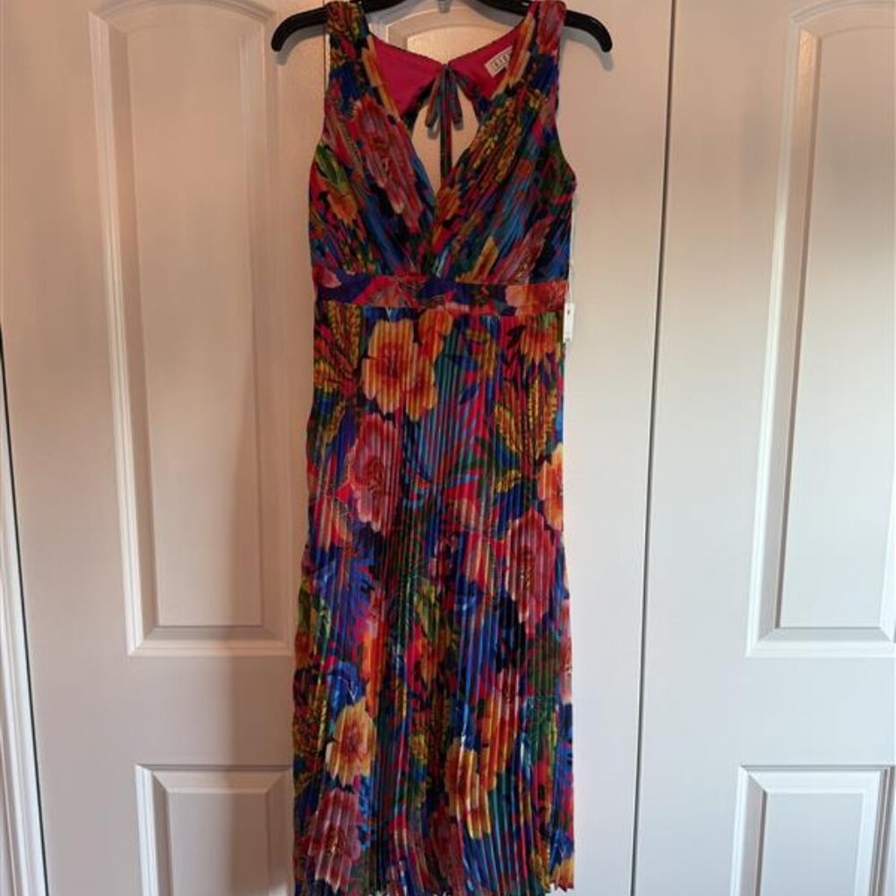 NWT Siena Open Back Pleated Midi Dress